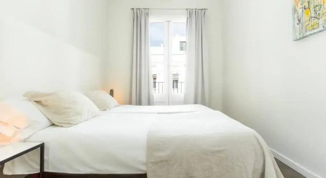 4bedroom apartment with a balcony in Las Ramblas 3 2, Забронировать Апартаменты/квартира Барселона провинция Барселона, рядом с Приход Св. Августина