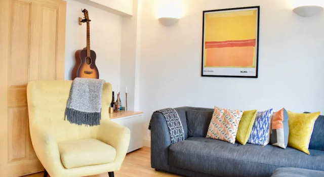 2 Bedroom Flat With Balcony in Homerton, Varaa Huoneisto Asunnot kohteessa Merseyside, Huoneisto
