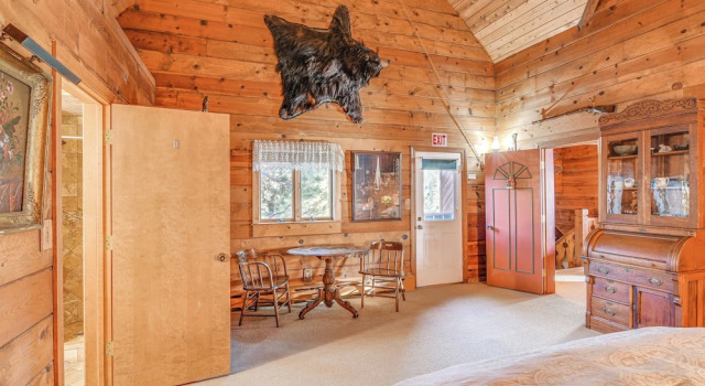 Game Room & Hot Tub: Serene Grand Mountain Chalet!, Book Chalet Sommerhuse i Stateline, Hytte