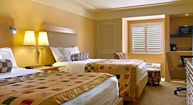 Четырёхместный номер Standard Holiday Inn North Phoenix