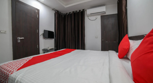 OYO 40205 Silver Apartments