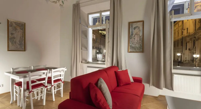 Апартаменты Deluxe Three Golden Crowns Apartments