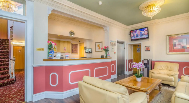 Hyde Park Radnor Hotel