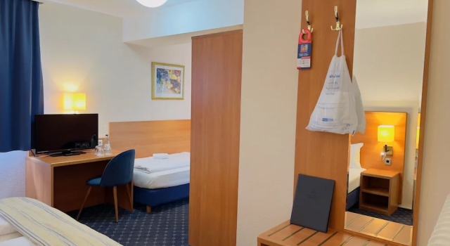 Трёхместный номер Comfort Elbbrücken Hotel