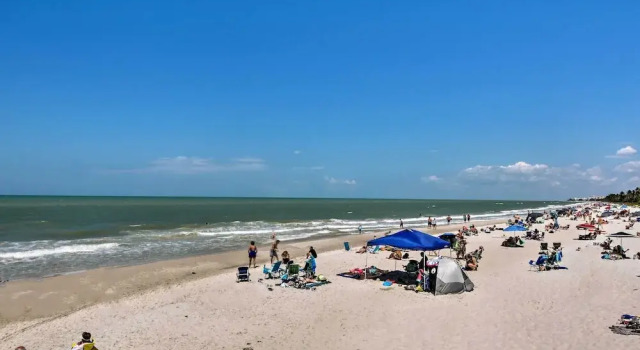 Апартаменты Updated Dtwn Naples Condo: Across From Beach!