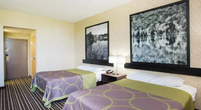 Четырёхместный номер Standard Super 8 by Wyndham Plattsburgh