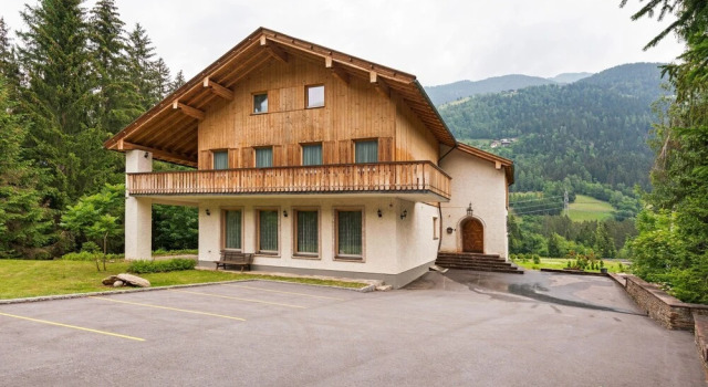 Wooden Holiday Home with Terrace in Rangersdorf, Rezervovat Hotel Hotely v Carinthia s parkováním, Parkování
