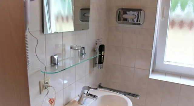 Трёхместный номер Standard Hotel Alsterquelle 24h Check-in, Free Parking and WiFi