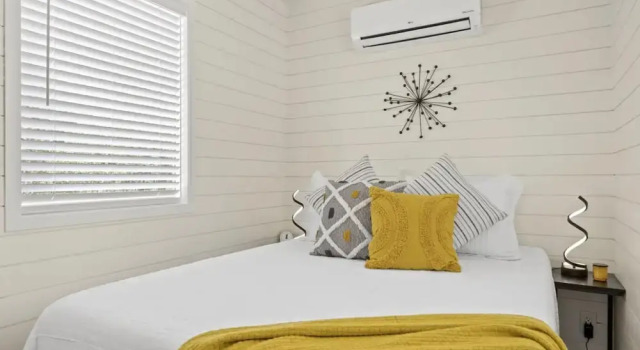 Коттедж New The Yellow Beacon-luxury Shipping Container