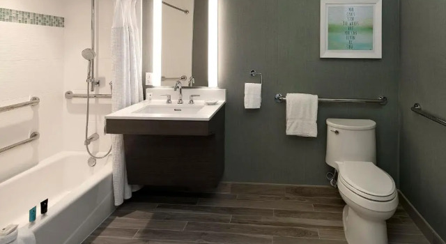 Двухместный номер Standard Crowne Plaza Ventura Beach by IHG