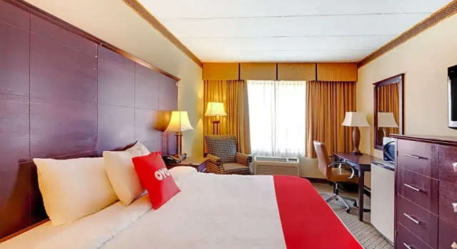 Полулюкс OYO Hotel East Hanover NJ-10
