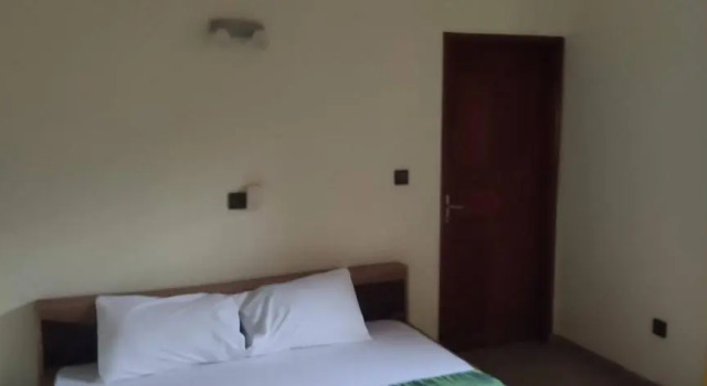 Appartement Behanzin 4 Pieces Vue Piscine, Book Lejlighed Hoteller i Porto-Novo med parkering, Parkering