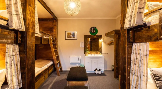 Кровать в общем номере Oamaru Backpackers