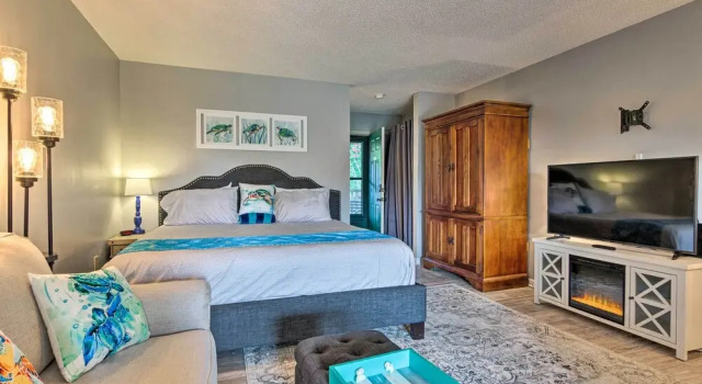Апартаменты 1 Mi to Lake Lure: Mtn-view Studio w/ Balcony!