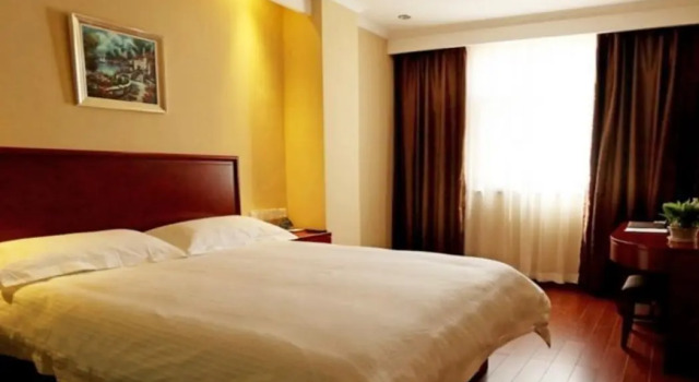 GreenTree Inn Beijing South Railway Station Tiantan Puhuangyu, Book Hotel Hoteller i Beijing Province med parkering, Parkering