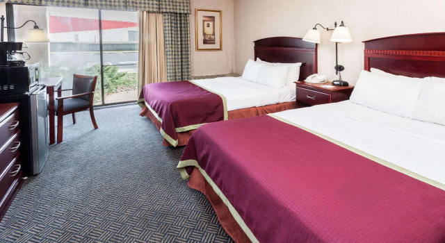Четырёхместный номер Standard Baymont by Wyndham Michigan City