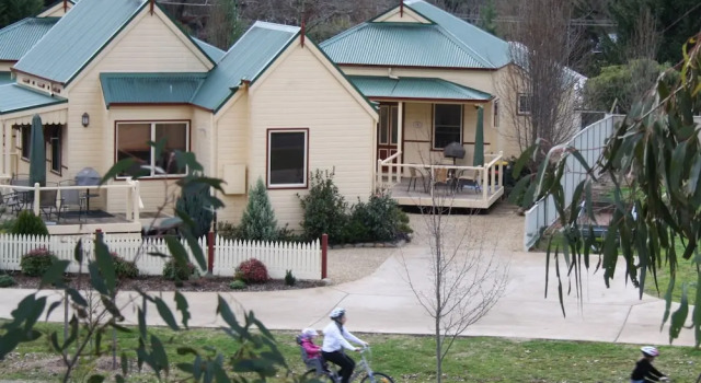 Autumn Affair Cottages, Book Hotel Bright 
