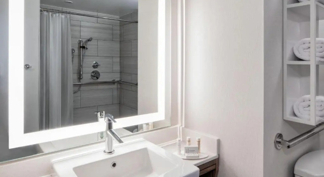 Номер Courtyard by Marriott New York World Trade Center Area