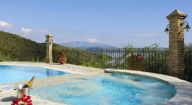 Leonora s House in St Stefanos Bay, Забронировать Вилла Отели периферии Ионических островов с парковкой, Парковка