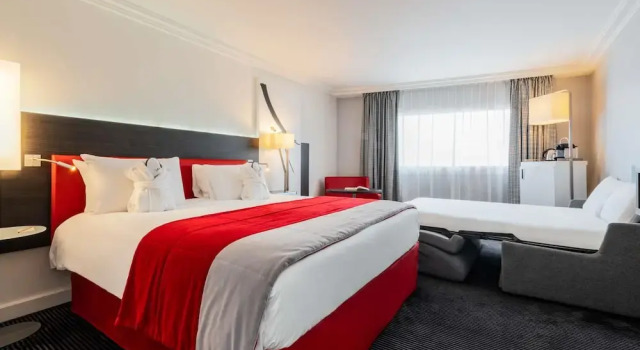 Двухместный семейный номер Privilege Mercure Paris CDG Airport & Convention