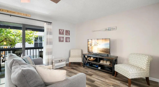 Seashell 19, 2 Bedrooms, Pool Access, WiFi, Sleeps 6, Walk to Beach