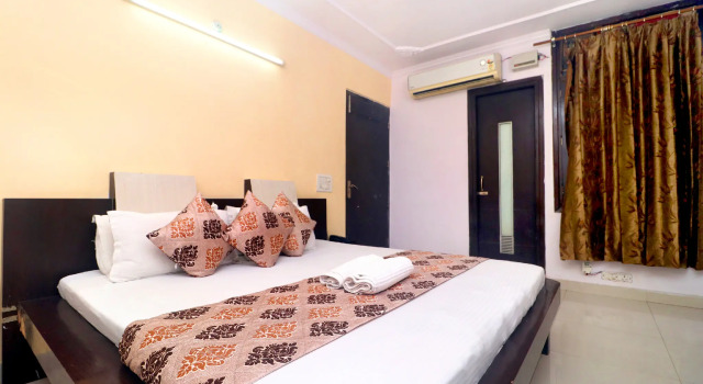 Gurjeet Guest House, Book Pension Amritsar Punjab
