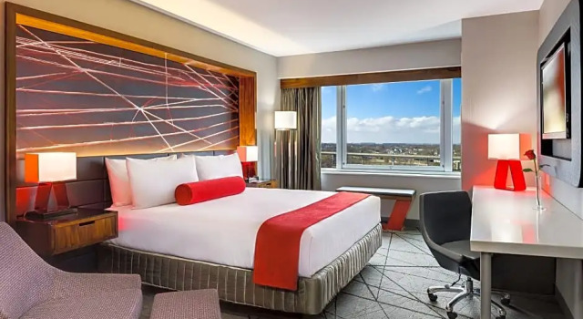 Номер Premium Crowne Plaza JFK Airport
