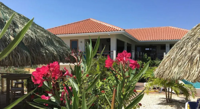 Вилла Magnificent Villa near Beach in Upscale District of Vista Royal, Jan Thiel
