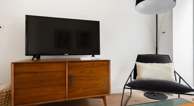 The Regent's Park Retreat - Spacious & Modern 1BDR Flat, Забронировать Отель Отели Англии 3 звезды, 3*