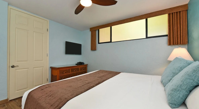 Papakea #g103 2 Bedroom Condo by RedAwning