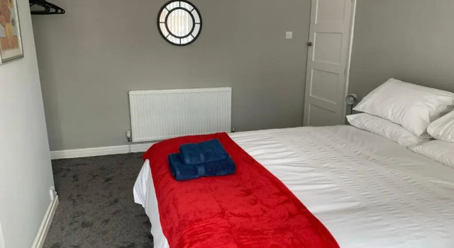 Modern fully refurbished 3 bedroom home, Book Hotel Blackpool Lancashire, near Blackpool Cricket Club