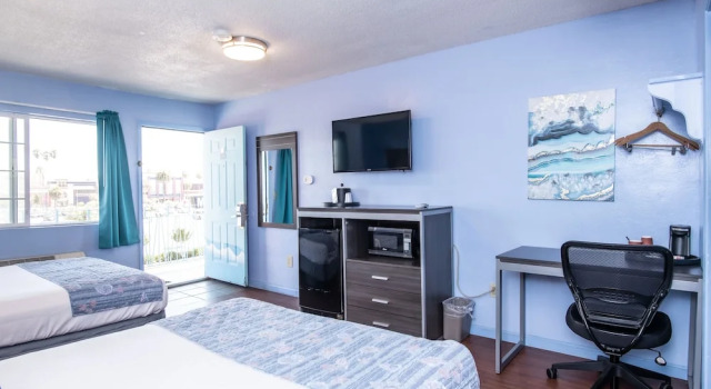 Трёхместный номер Standard c 1 комнатой Aqua Breeze Inn