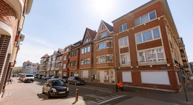 Huswell - Modern Family Flat Steps From the sea