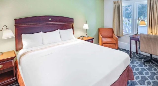 Люкс Travelodge by Wyndham Great Barrington Berkshires