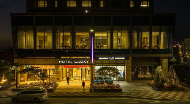 Gwangyang Lacky Hotel, Buchen Sie Hotel Gwangyang-si Jeollanam-do
