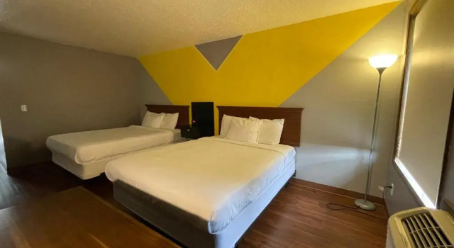 Четырёхместный номер Economy Sunnyside Inn and Suites