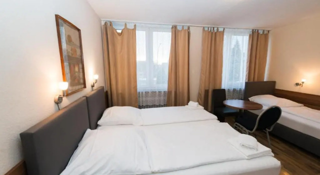 Трёхместный номер Standard Hotel Hanseat Hamburg