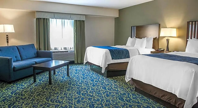 Четырёхместный люкс Comfort Inn & Suites Butler