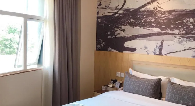 Номер Deluxe St. Moritz Business Hotel