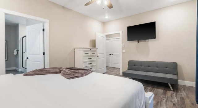 On The Rocks - Home for 16!, Забронировать Отель Бизнес-отели Table Rock Lake, 4* 5*