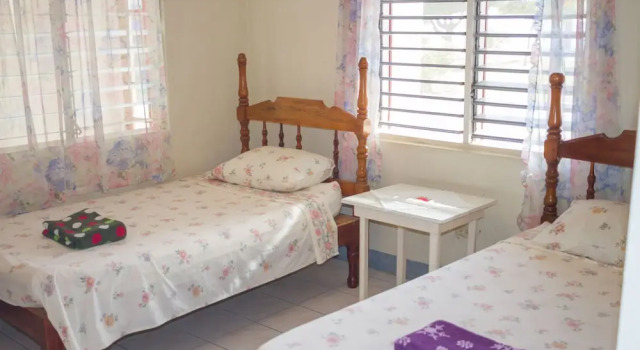 Golden Sands Guest House, Prenota Affittacamere Treasure Beach Saint Elizabeth