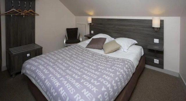 Семейный номер Standard Logis-Hôtel & Restaurant LE CARNOT