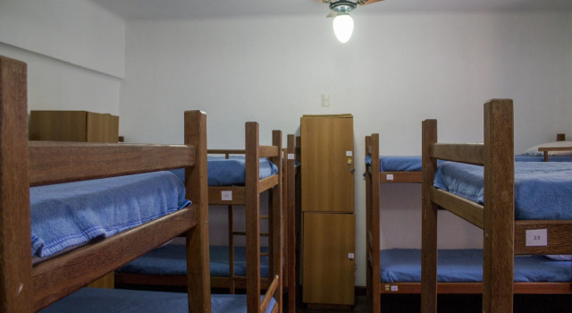 Hostel República, Забронировать Хостел Отели Рио-де-Жанейро с парковкой, рядом с Пристань для яхт Марина-да-Глория, Парковка