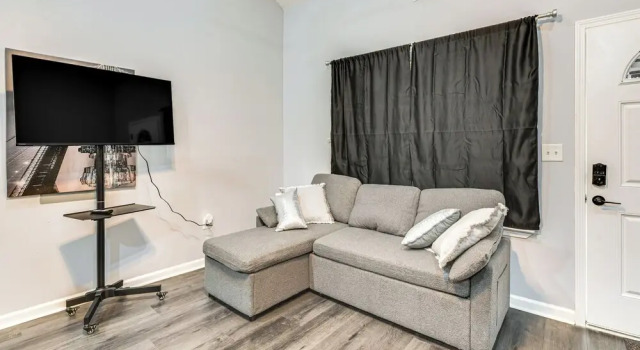 Easy I-85 Access! Quiet Fairburn Extended Stay, Book Feriehus Sommerhuse i Union City, Hytte