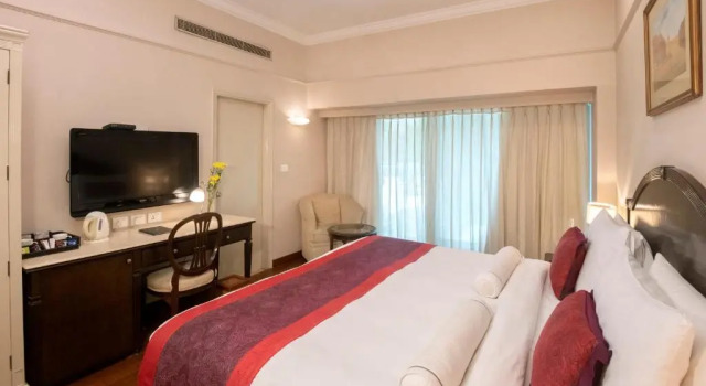 Номер Standard с видом на бассейн The Claridges New Delhi