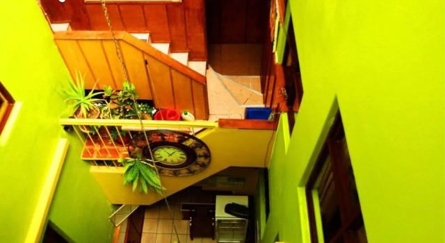 Hostal Marsella, Забронировать Отель Кито Сьерра, рядом с Del Arbolito Park