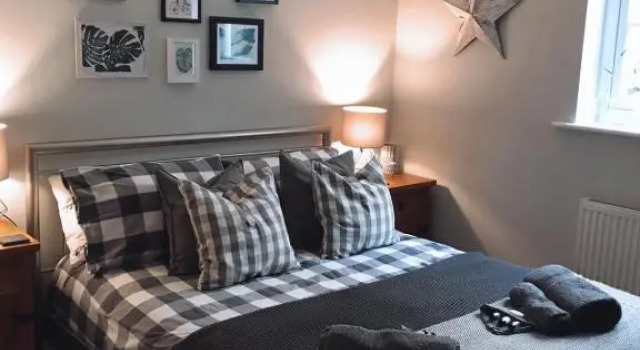 Apartment with Swimming Pool