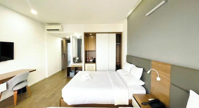 Трёхместный номер Premier с балконом и с видом на город Royal Dragon Boutique Hotel