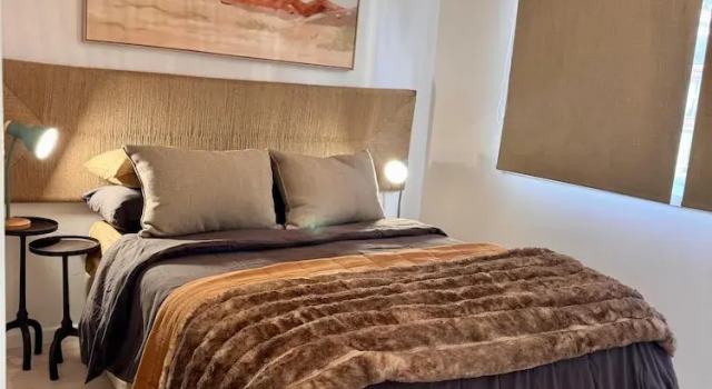 Коттедж с балконом Loddeys Beach House