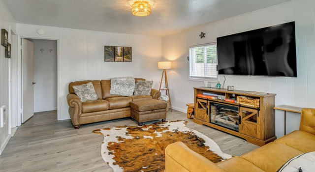 Near Ocean & Redwood National Park! Home w/ Yard